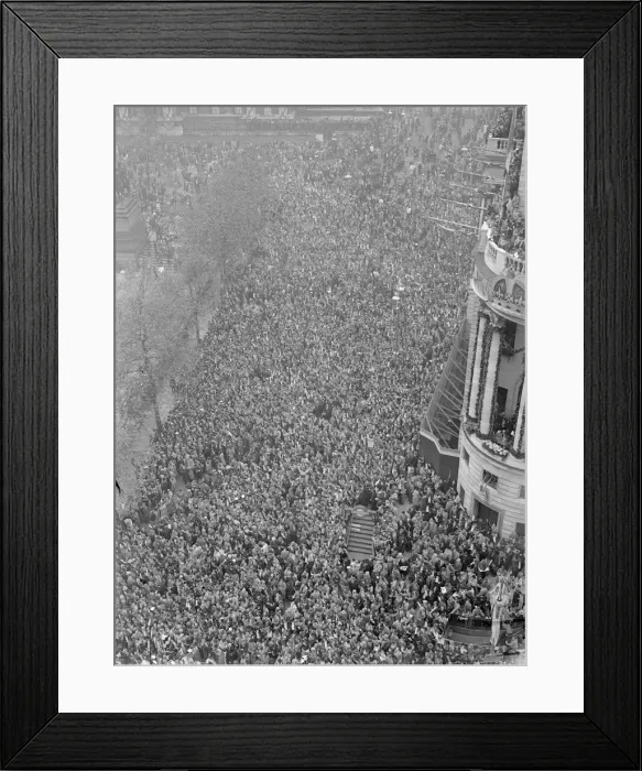 Framed Print : Coronation of King George VI. Part of the huge crowd gathered in Trafalgar Square Framed Print : Coronation of King George VI. Part of the huge crowd gathered in Trafalgar Square