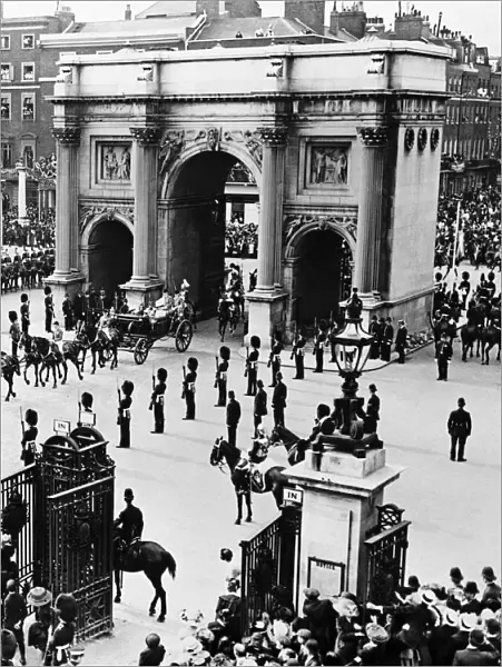 Coronation of King George V. The procession pictured passing through Marble Arch