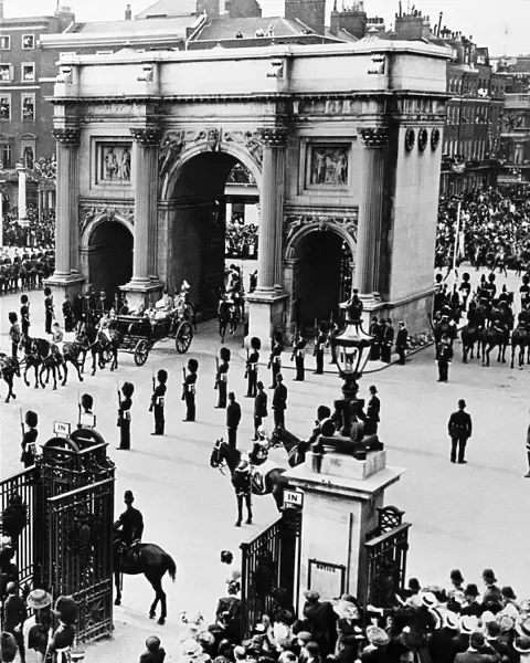Coronation of King George V. The procession pictured passing through Marble Arch
