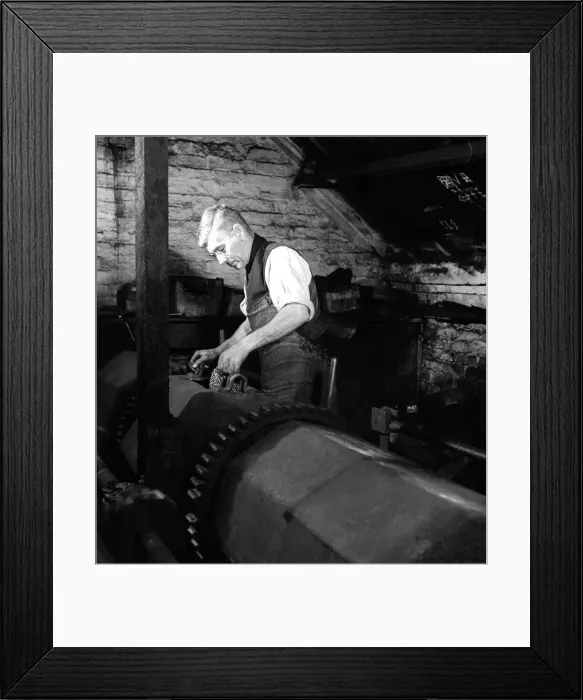Framed Print : Chain Mail being hardened then polished by hand. 29th April 1948 Framed Print : Chain Mail being hardened then polished by hand. 29th April 1948