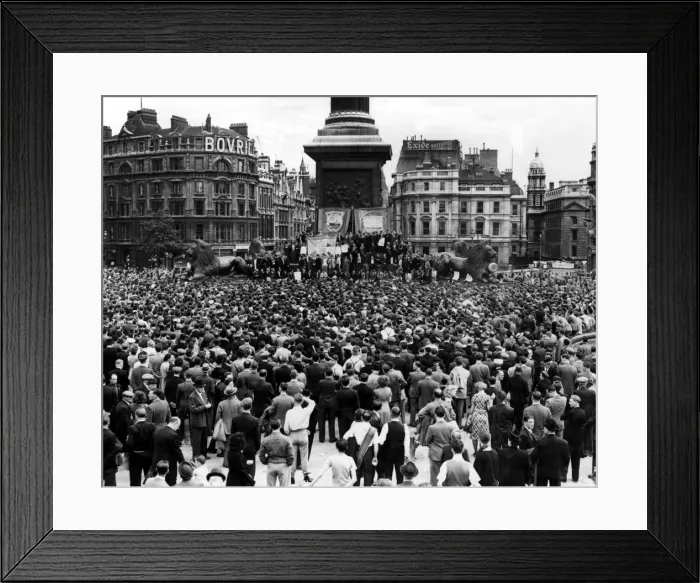 Framed Print : Dock Strikes 1949. Strikers meeting in Trafalgar Square. 18th July 1949 Framed Print : Dock Strikes 1949. Strikers meeting in Trafalgar Square. 18th July 1949
