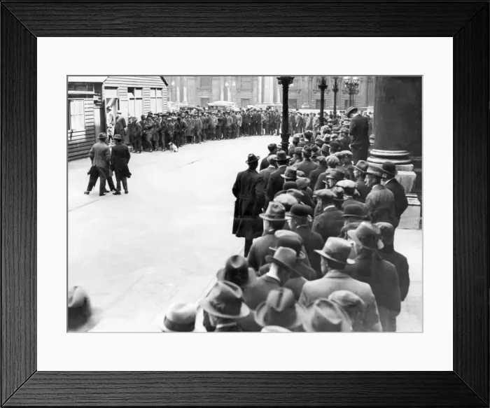 Framed Print : General Strike 1926. Volunteers for Government Service queue up. 4th May 1926 Framed Print : General Strike 1926. Volunteers for Government Service queue up. 4th May 1926