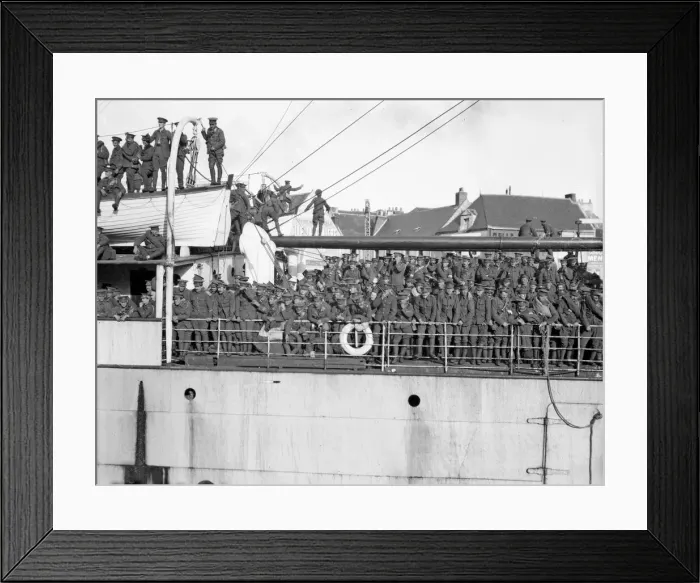 Framed Print : Part of the British Expeditionary Force seen here arriving at Le Havre Framed Print : Part of the British Expeditionary Force seen here arriving at Le Havre