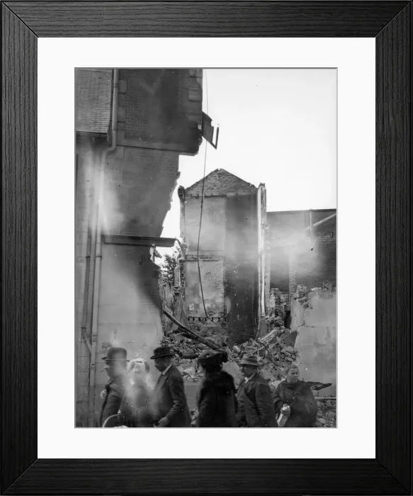 Framed Print : The French town of Senlis following a bombardment by German artillery Framed Print : The French town of Senlis following a bombardment by German artillery