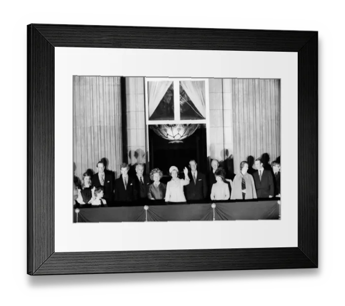 Framed Print : The Royal Party on the balcony at Buckingham Palace for the Silver Jubilee celebrations