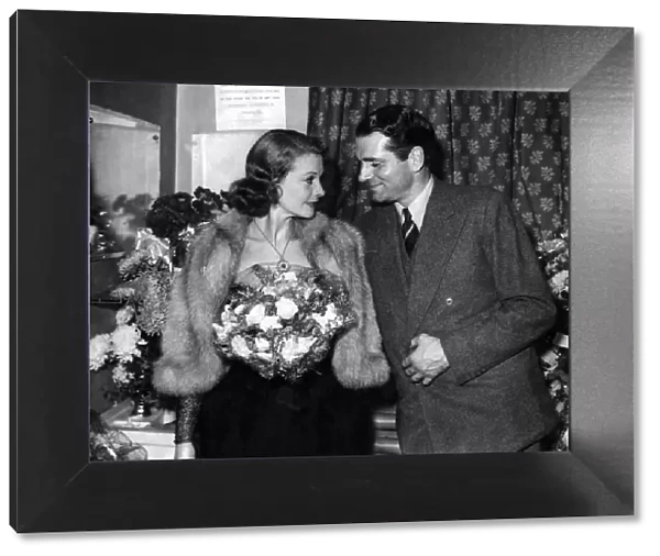 Sir Lawrence Olivier (director) and his wife Vivien Leigh in the dressing room tonight