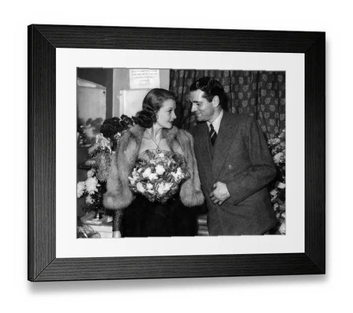 Framed Print : Sir Lawrence Olivier (director) and his wife Vivien Leigh in the dressing room tonight Framed Print : Sir Lawrence Olivier (director) and his wife Vivien Leigh in the dressing room tonight