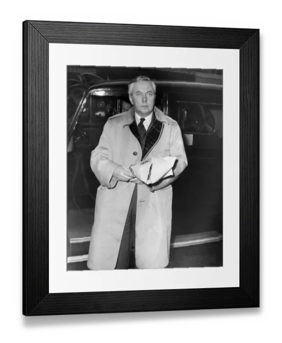 Framed Print : Labour Party MP Harold Wilson at the Royal Free Hospital wearing a Gannex coat Framed Print : Labour Party MP Harold Wilson at the Royal Free Hospital wearing a Gannex coat