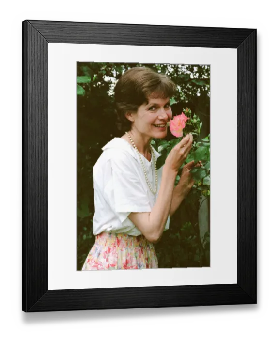 Framed Print : Former James Bond girl Madeline Smith who starred in the 007 film Live and Let Die Framed Print : Former James Bond girl Madeline Smith who starred in the 007 film Live and Let Die