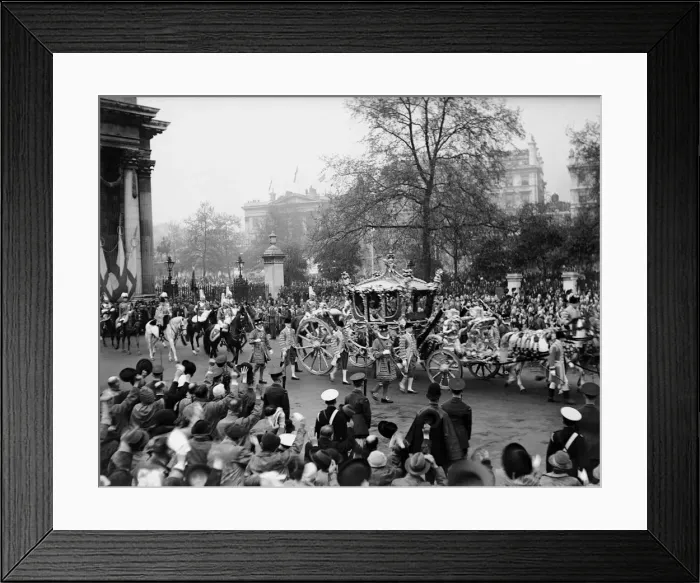 Framed Print : Coronation of King George VI. The golden state coach containing King George VI Framed Print : Coronation of King George VI. The golden state coach containing King George VI