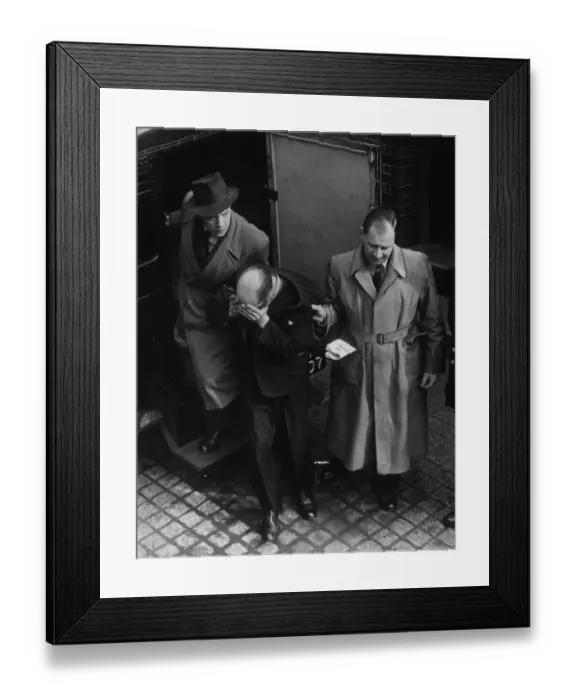Framed Print : Police escorting John Reginald Christie to court Framed Print : Police escorting John Reginald Christie to court