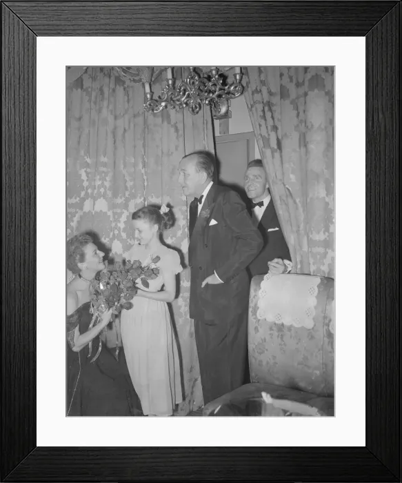 Framed Print : Noel Coward (Centre) seen here with Mary Martin left and Sammuel White at a Actors