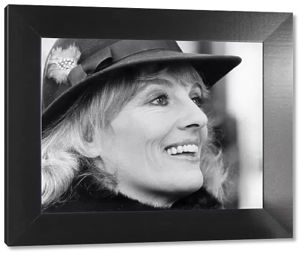 Television presenter Esther Rantzen smiling. Circa 1986 P005642