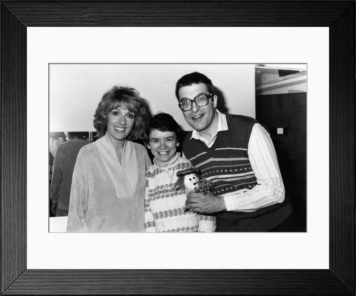 Framed Print : Television presenter Esther Rantzen and Doc of That Framed Print : Television presenter Esther Rantzen and Doc of That