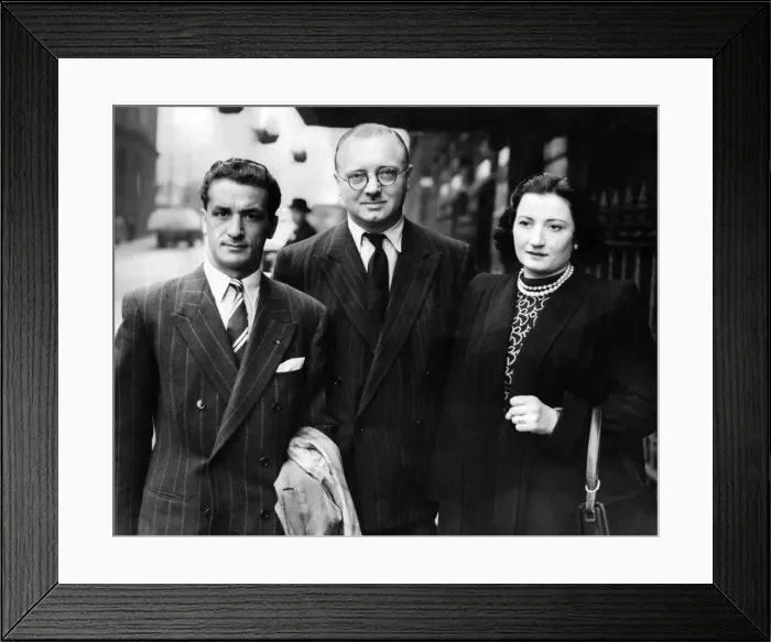 Framed Print : Left to right in this picture are boxer Theo Medina, Mr Framed Print : Left to right in this picture are boxer Theo Medina, Mr