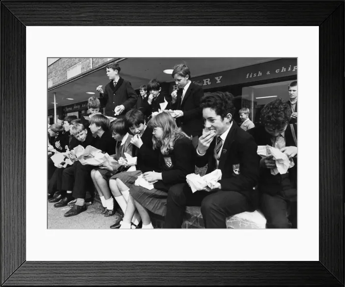 Framed Print : Childrens at St Augustines secondary school in Hugton, eat sandwiches Framed Print : Childrens at St Augustines secondary school in Hugton, eat sandwiches
