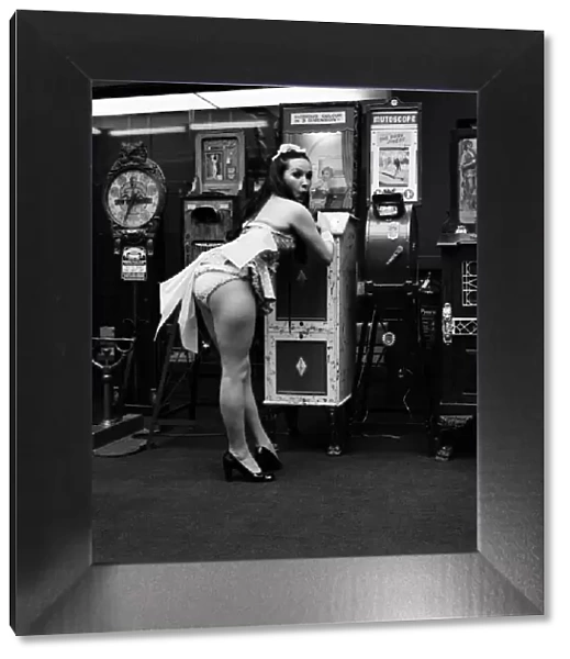 Bunny girl: Penthouse Pet Roma Anderson. April 1975 75-1840-004
