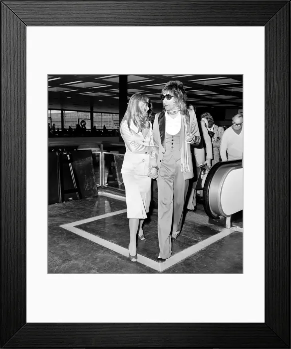Framed Print : Rod Stewart and Britt Ekland. April 1975 75-1775 Framed Print : Rod Stewart and Britt Ekland. April 1975 75-1775