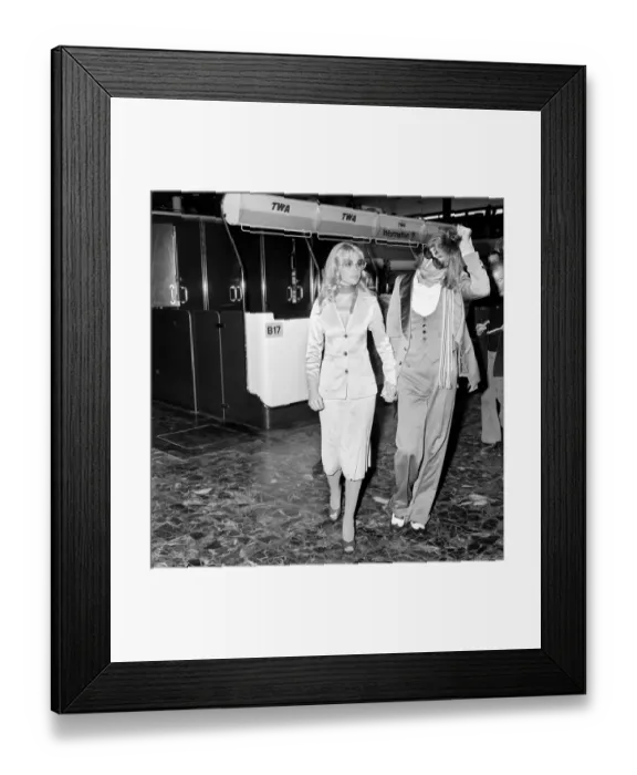 Framed Print : Rod Stewart and Britt Ekland. April 1975 75-1775-002