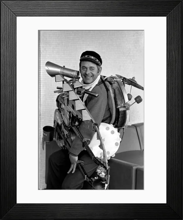 Framed Print : Busker Jerry Bol. April 1975 75-1862-002
