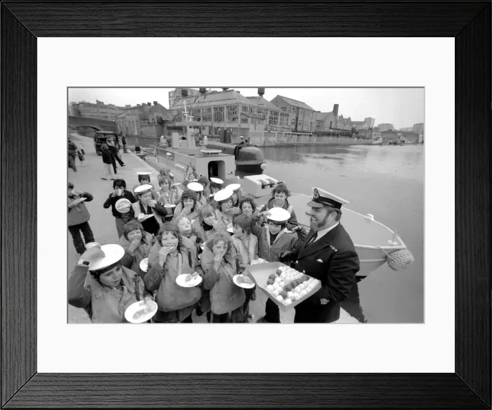 Framed Print : Children: Humour: Mutiny at City Road Basin: It was almost mutiny at the City Road Basin Framed Print : Children: Humour: Mutiny at City Road Basin: It was almost mutiny at the City Road Basin