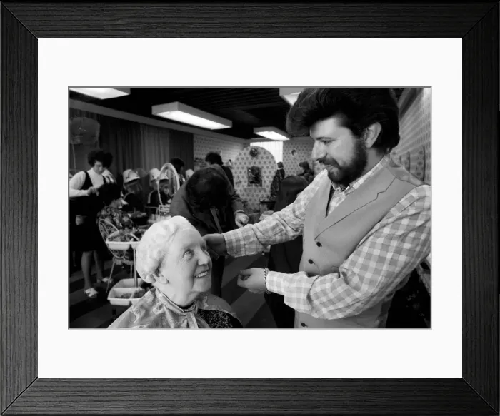 Framed Print : Shampoo'Film Feature: At private viewing of film Shampoo Framed Print : Shampoo'Film Feature: At private viewing of film Shampoo