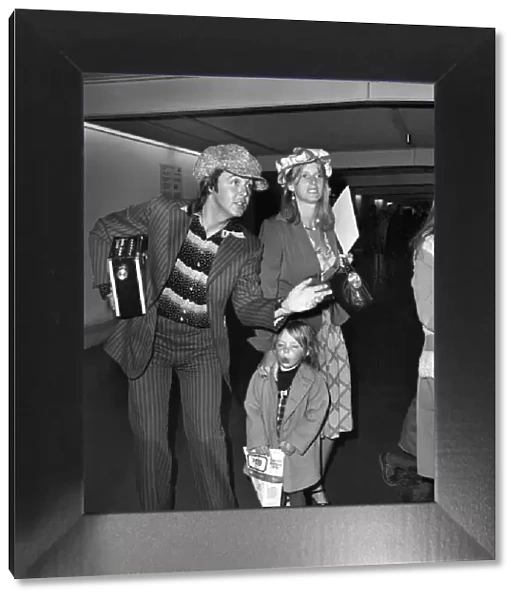 Paul McCartney: Paul MaCartney and wife Linda with their family arrived at Heathrow