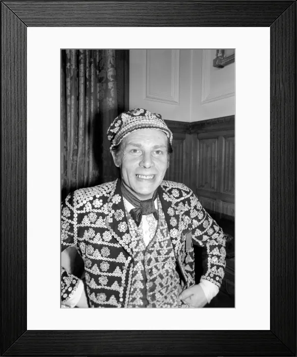 Framed Print : Pearly King George Major. April 1975 75-2253-003