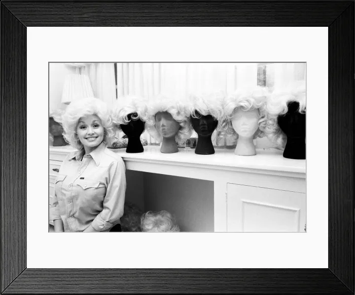 Framed Print : Country & Western singer Dolly Parton pictured in Los Angeles Framed Print : Country & Western singer Dolly Parton pictured in Los Angeles