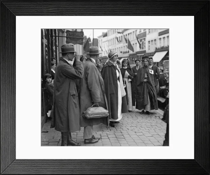 Framed Print : Millicent Duchess of Sutherland arrives at the front line in Belgium to act as a red Framed Print : Millicent Duchess of Sutherland arrives at the front line in Belgium to act as a red