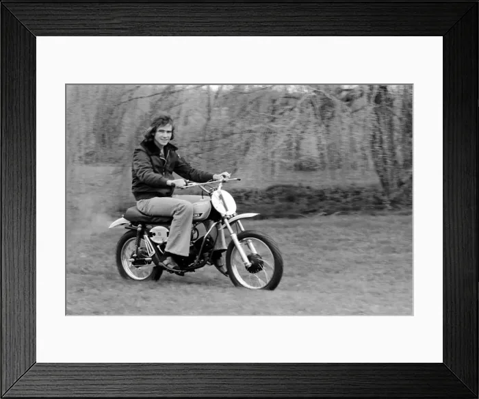 Framed Print : Britains top motor-cycling ace Barry Sheene aged 24 Framed Print : Britains top motor-cycling ace Barry Sheene aged 24