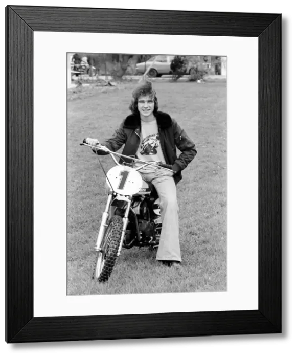 Framed Print : Britains top motor-cycling ace Barry Sheene aged 24 Framed Print : Britains top motor-cycling ace Barry Sheene aged 24