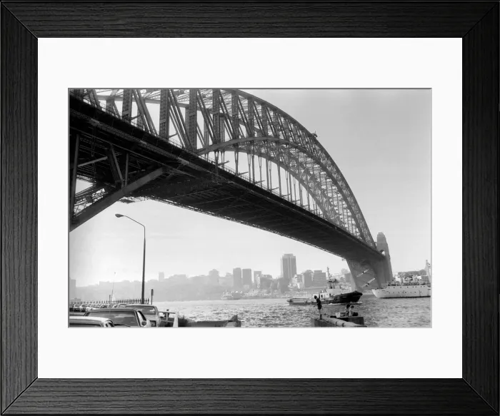 Framed Print : View of Sydney Harbour Bridge in New South Wales, Australia