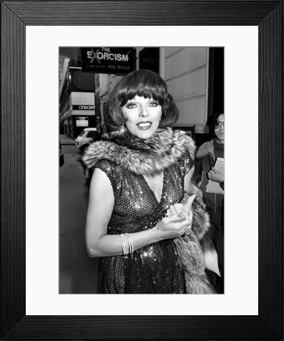 Framed Print : Screen stars arrive at the Comedy Theatre Haymarket, for the first night showing of Framed Print : Screen stars arrive at the Comedy Theatre Haymarket, for the first night showing of