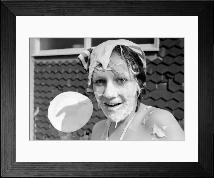 Framed Print : Humour: Throwing: Fight: Custard Pies. April 1977 77-02002-002 Framed Print : Humour: Throwing: Fight: Custard Pies. April 1977 77-02002-002