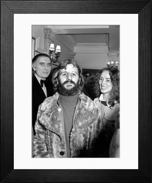 Framed Print : Screen stars arrive at the Comedy Theatre Haymarket, for the first night showing of Framed Print : Screen stars arrive at the Comedy Theatre Haymarket, for the first night showing of