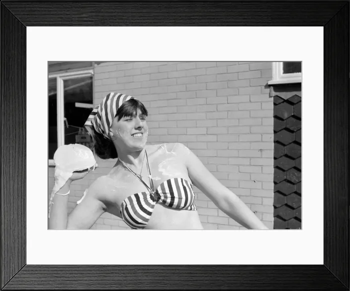 Framed Print : Humour: Throwing: Fight: Custard Pies. April 1977 77-02002-005 Framed Print : Humour: Throwing: Fight: Custard Pies. April 1977 77-02002-005