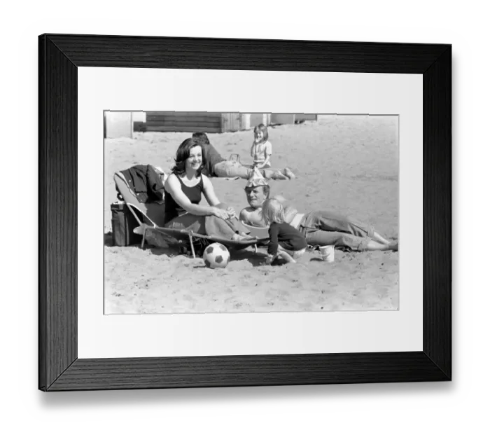 Framed Print : A family enjoying the hot weather at Margate Beach. April 1975 75-2073-004