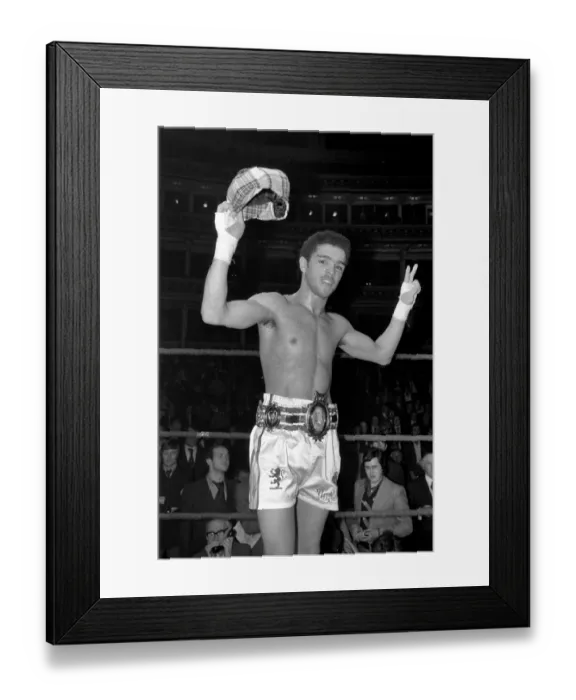 Framed Print : Boxing Sollas v. Revie: Vernon Sollas won last nights European Boxing Championship when