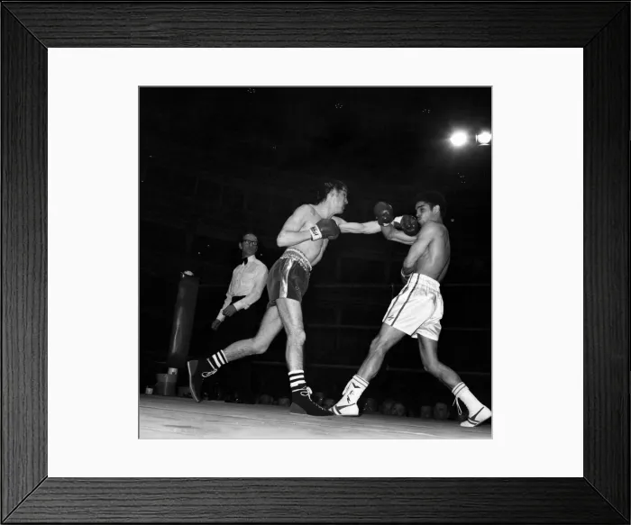 Framed Print : Boxing Sollas v. Revie: Vernon Sollas won last nights European Boxing Championship when
