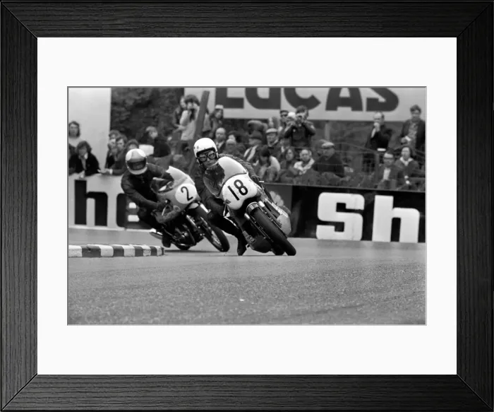 Framed Print : Motorsport: Action: I. O. M. TT Racing: 250cc, 500cc and 750cc Production Races in progress Framed Print : Motorsport: Action: I. O. M. TT Racing: 250cc, 500cc and 750cc Production Races in progress