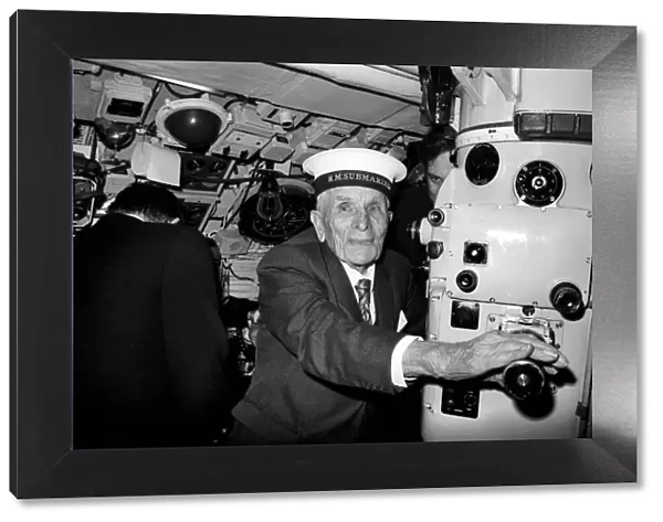 Old: Man: Submarine: Navy: Mr. Jim Chapman (103). March 1975 75-01273-004
