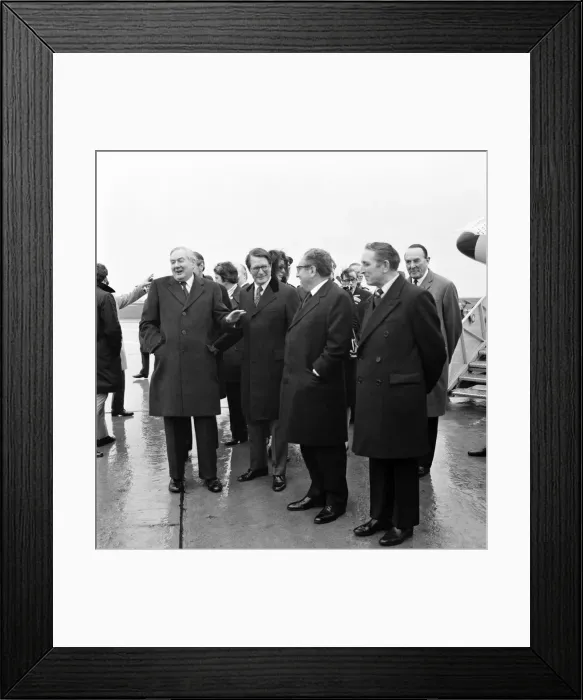 Framed Print : Freedom of Cardiff for Jim Callaghan. Dr Kissinger and wife and Mr Framed Print : Freedom of Cardiff for Jim Callaghan. Dr Kissinger and wife and Mr