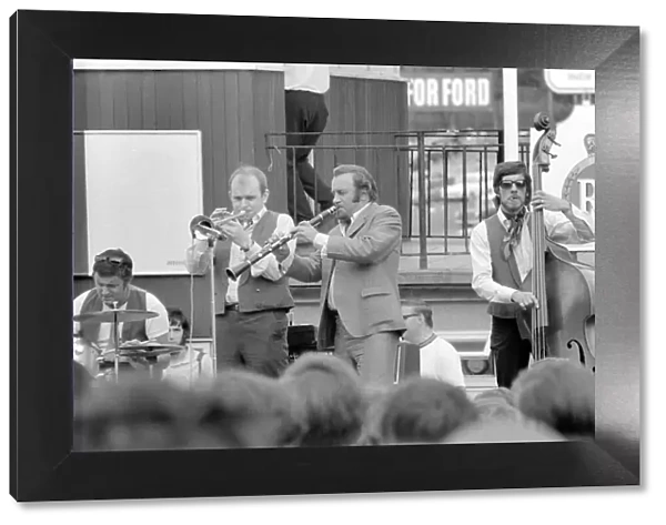 Brands Hatch. Acker Bilk and his paramount Jazz Band entertain crowd between races