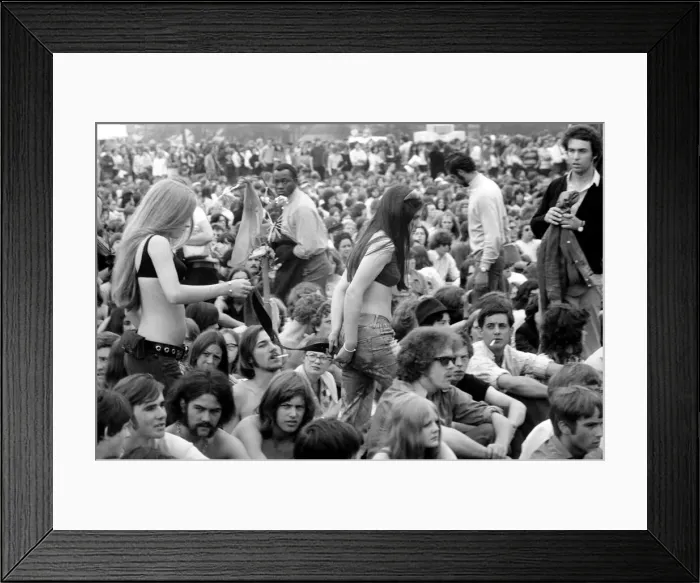 Framed Print : Hippies: Nudism: Nudes in Hyde Park. July 1970 70-6856-004