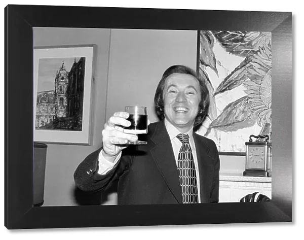 Wine: Mr. David Frost. March 1975 75-01338-005