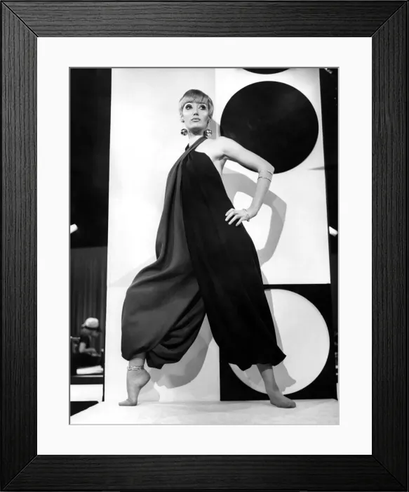 Framed Print : At Celanese House, London, on Thursday (6-10-66), a galaxy of British fashion made in