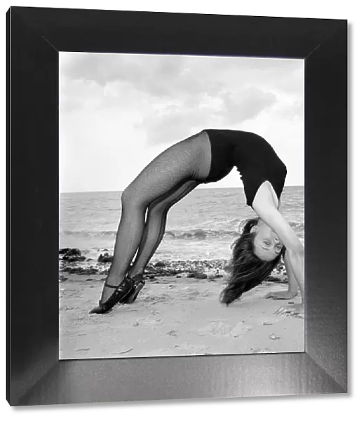 Ballerina Anne Youngman modelling beachwear fashions. 1960 E466-008