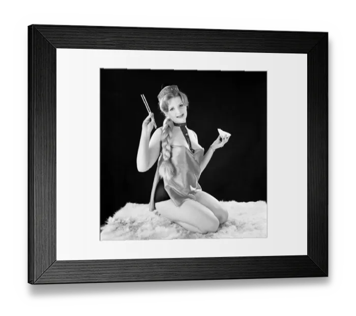 Framed Print : Model Peggy Cage seen here modelling a chinese style ouitfit in the Reveille studios Framed Print : Model Peggy Cage seen here modelling a chinese style ouitfit in the Reveille studios