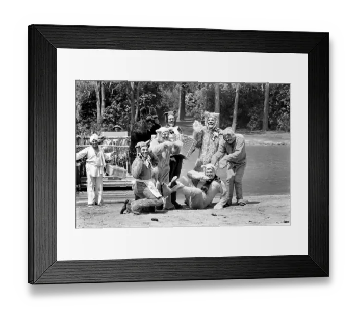 Framed Print : The filming of It Ain t Half Hot Mum, at Hawley Lake, Farnborough